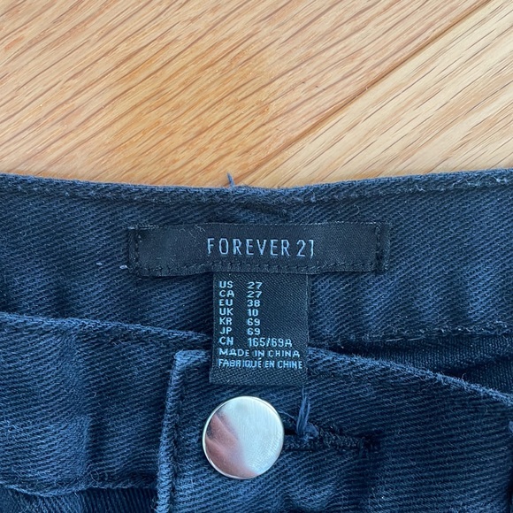 ✨3/$20 FOREVER21 Black Studded Shorts - Picture 2 of 3